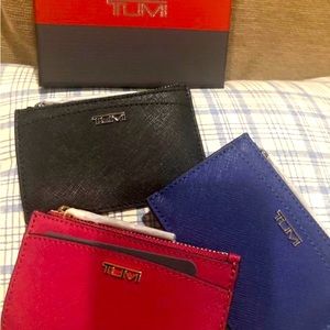 NEW NEVER USED AUTHENTIC in its original box

3 x 4.25 x .62